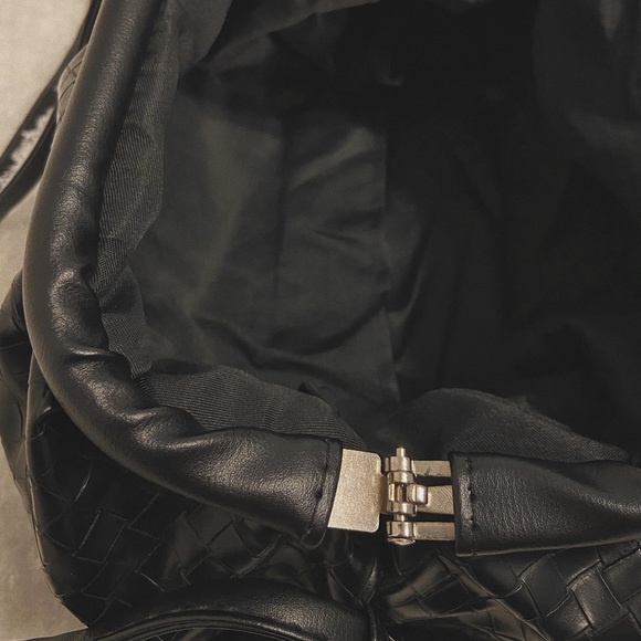 Beautiful trendy black leather bucket dumpling bag - Picture 4 of 8